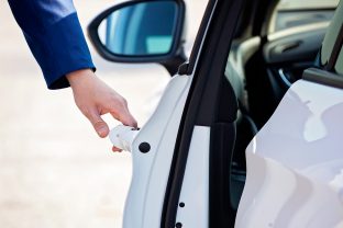 Comment entretenir les caoutchoucs de la voiture ?