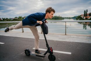 Un utilisateur sur deux de trottinette électrique roule sous l’effet de l’alcool ou de stupéfiants
