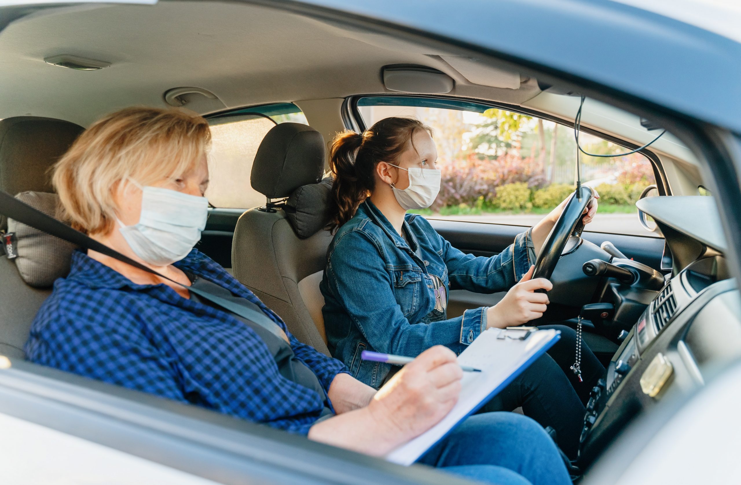 Automobile : qu’est-ce qui reste ouvert et sous quelles conditions pendant le confinement ?