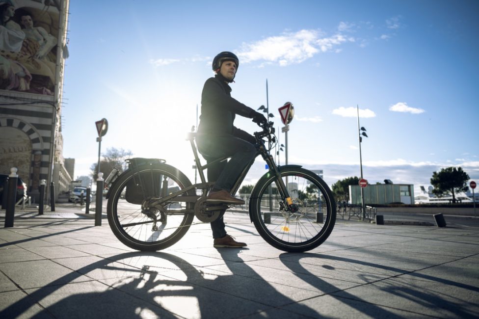 Ce vélo électrique va aussi vite qu’un scooter ou qu’une voiture en ville