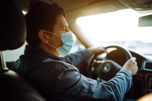Troppo costosa, pochi punti di ricarica… Perché gli automobilisti rinunciano all’auto elettrica?